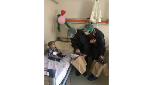 Yeni Yıl Öncesi Okmeydanı Hastanesi'ndeki Miniklerimizi Ziyaret Ettik